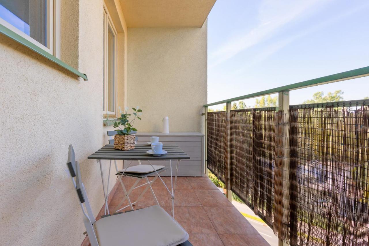 Metro Wilanowska Apartment With Parking By Noclegi Renters Warschau Exterior foto